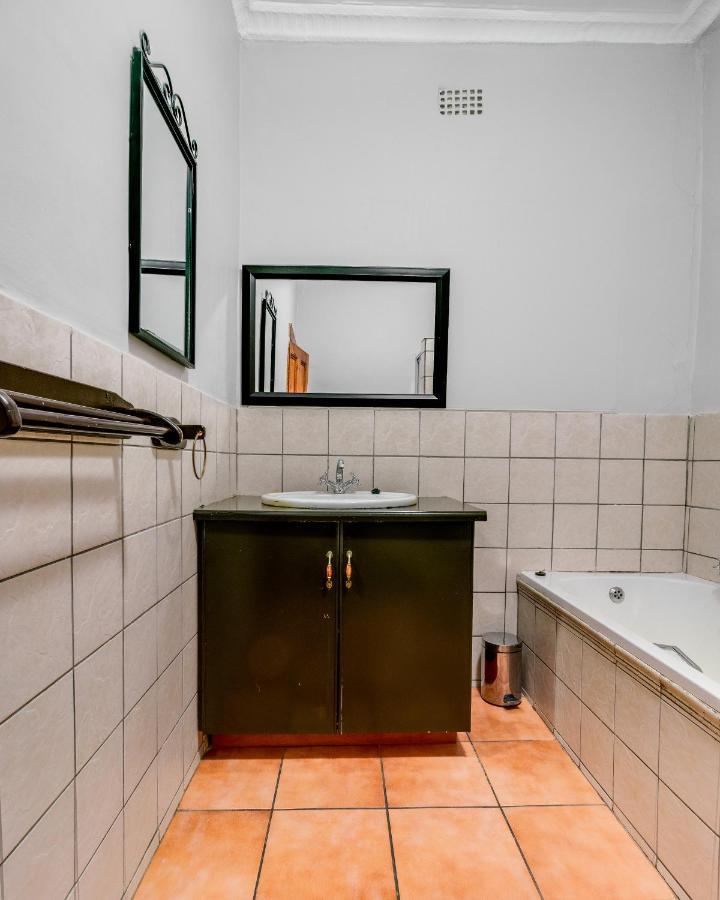 The Nightingale Guesthouse Блумфонтейн Экстерьер фото